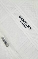 ⁦شماغ بنتلي - أبيض⁩ - الصورة ⁦4⁩