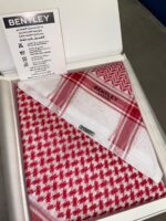 ⁦شماغ بنتلي  -  أحمر⁩ - الصورة ⁦4⁩