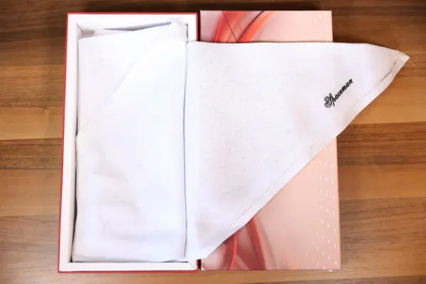 شماغ سبيس مان ابيض