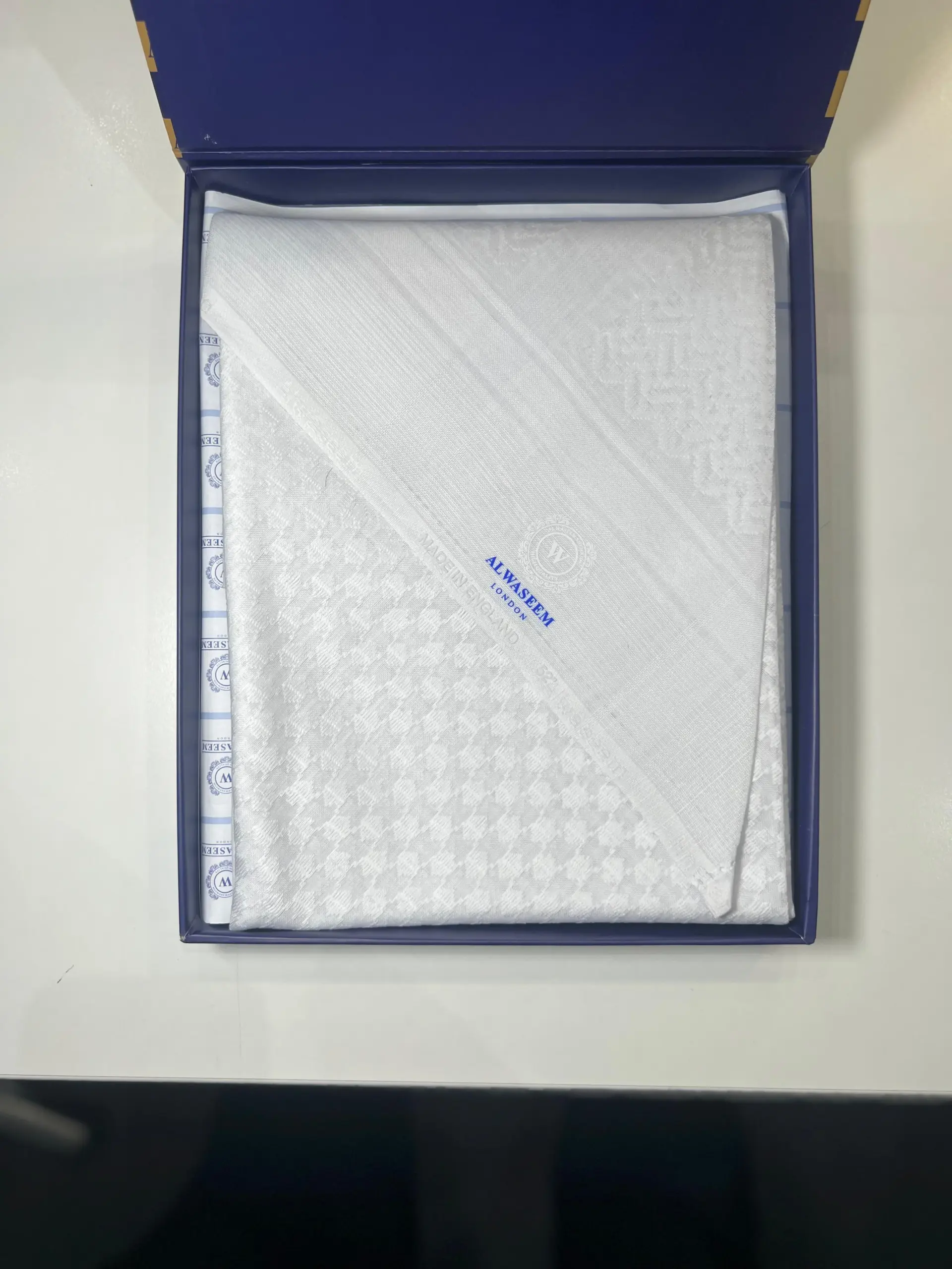 WhatsAppImage2025-01-20at2.58.43PM_1 شماغ (ALWASEEM) الوسيم الانجليزي الابيض - Image 1