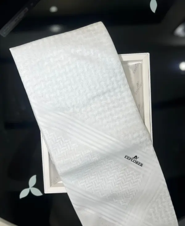 شماغ اكسبلور ابيض