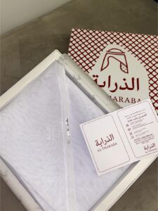 ⁦غترة الذرابة - عنوان الأناقة - بيضاء - SUPER DELUXE JAPAN⁩ - الصورة ⁦3⁩